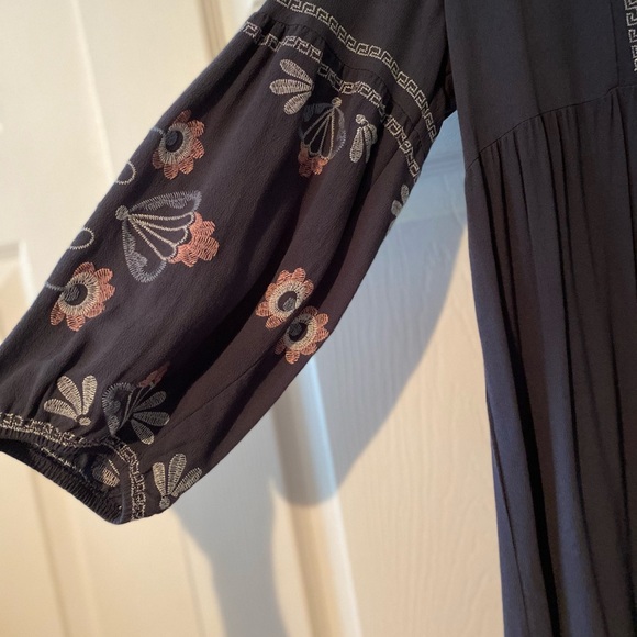 🎉SOLD LOCALLY🎉 Knox Rose bluish grey midi with embroidery - Picture 3 of 4